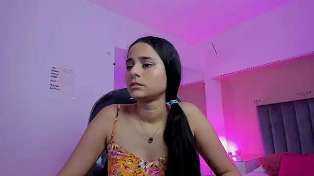 Giselle Roldan online show from 03/06/26, 08:05