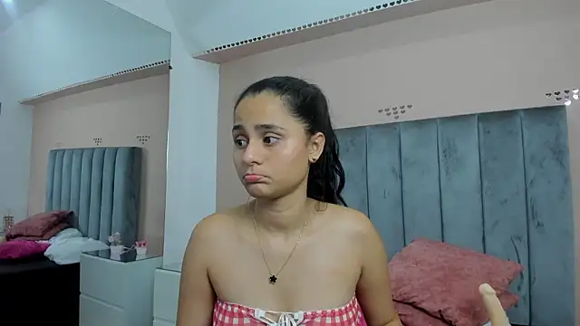 Giselle Roldan online show from 03/08/26, 04:00