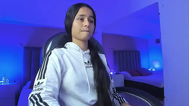 Giselle Roldan online show from 05/21/26, 01:34