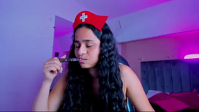 Snapshot of Giselle_Roldan chatting on 07/19/26, 04:05 Giselle Roldan online show from 07/19/26, 04:05