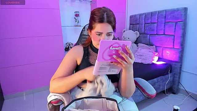 jisoo   online show from 10/02/25, 12:34