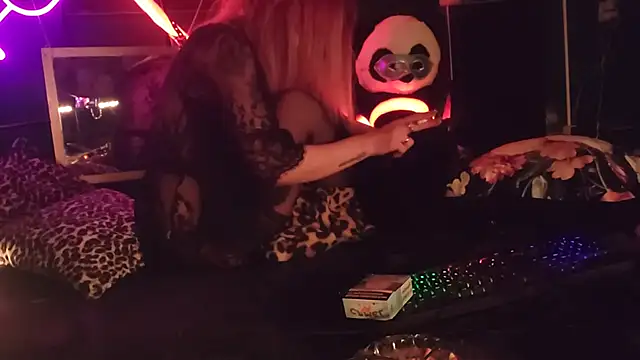 Snapshot of anonymouszN chatting on 01/15/25, 10:46 anonymouszN online show from 01/15/25, 10:46