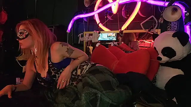 Snapshot of anonymouszN chatting on 02/17/25, 12:10 anonymouszN online show from 02/17/25, 12:10