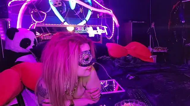 Snapshot of anonymouszN chatting on 02/22/25, 12:16 anonymouszN online show from 02/22/25, 12:16