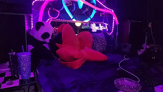 Snapshot of anonymouszN chatting on 02/23/25, 10:31 anonymouszN online show from 02/23/25, 10:31