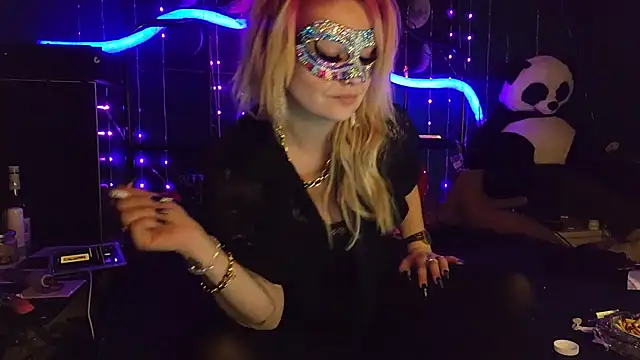 Snapshot of anonymouszN chatting on 10/22/25, 08:08 anonymouszN online show from 10/22/25, 08:08