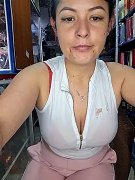 Snapshot of nidia2026 chatting on 10/25/25, 01:18 nidia2026 online show from 10/25/25, 01:18