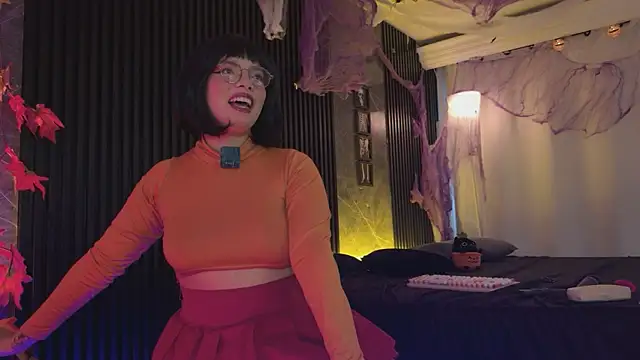 Snapshot of Little_maeve chatting on 10/05/25, 10:18 Little maeve online show from 10/05/25, 10:18