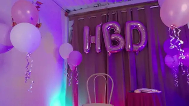 Snapshot of Little_maeve chatting on 11/15/25, 01:14 Little maeve online show from 11/15/25, 01:14