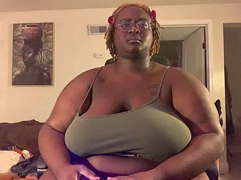 Snapshot of BigKittyRaven chatting on 01/12/25, 02:03 BigKittyRaven online show from 01/12/25, 02:03