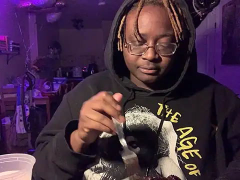 Snapshot of BigKittyRaven chatting on 02/12/25, 04:12 BigKittyRaven online show from 02/12/25, 04:12