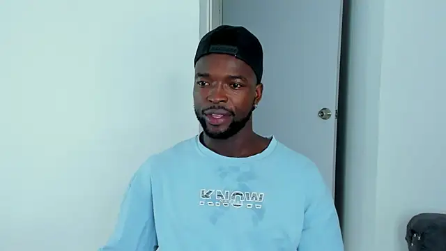 Snapshot of Dylan_Taylor chatting on 10/30/25, 04:36 Dylan Taylor online show from 10/30/25, 04:36