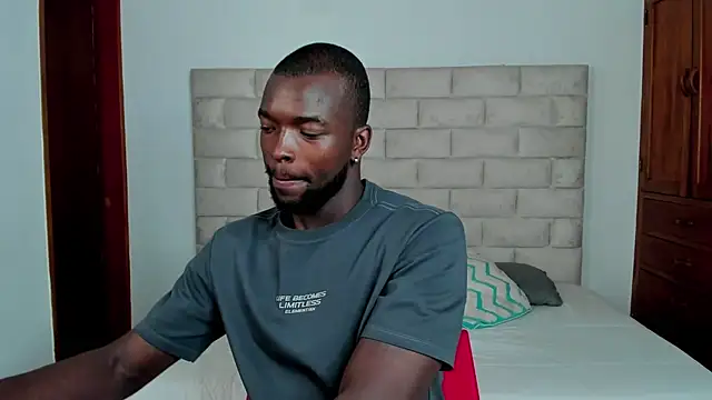 Snapshot of Dylan_Taylor chatting on 11/11/25, 01:22 Dylan Taylor online show from 11/11/25, 01:22