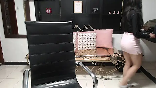 Angela Diaz  online show from 12/23/24, 12:30