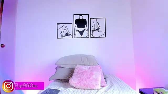 Snapshot of ellie_mcdonald chatting on 07/15/26, 10:04 ellie mcdonald online show from 07/15/26, 10:04