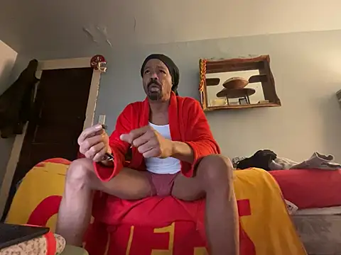 Snapshot of skarfosbabes69 chatting on 01/20/25, 12:15 skarfosbabes69 online show from 01/20/25, 12:15