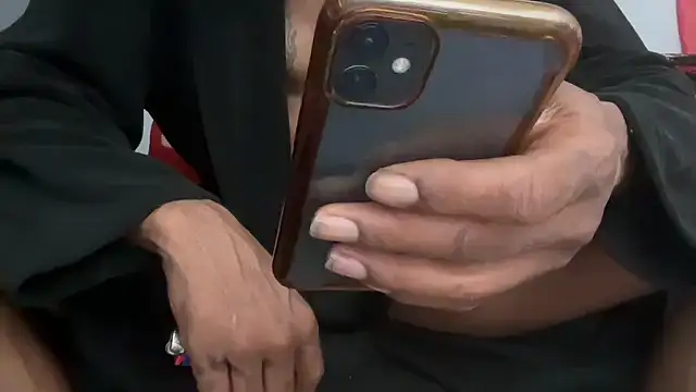 Snapshot of skarfosbabes69 chatting on 09/21/25, 02:35 skarfosbabes69 online show from 09/21/25, 02:35