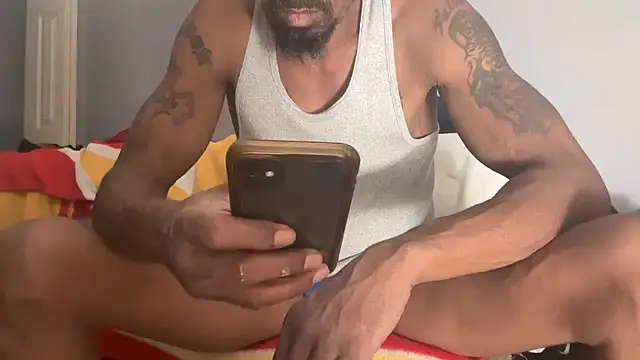 Snapshot of skarfosbabes69 chatting on 10/08/25, 11:02 skarfosbabes69 online show from 10/08/25, 11:02