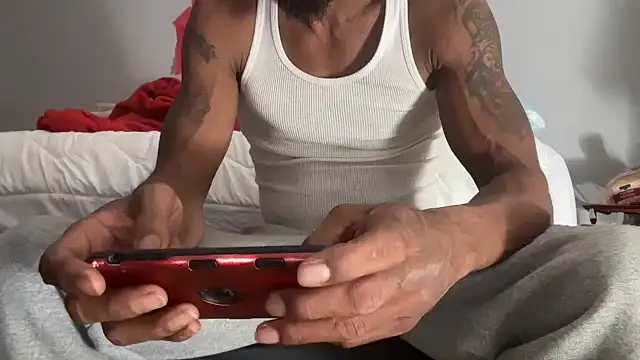 Snapshot of skarfosbabes69 chatting on 10/26/25, 10:25 skarfosbabes69 online show from 10/26/25, 10:25