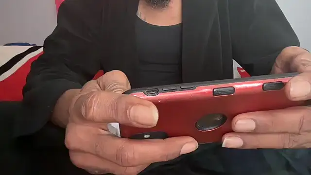 Snapshot of skarfosbabes69 chatting on 11/01/25, 06:43 skarfosbabes69 online show from 11/01/25, 06:43