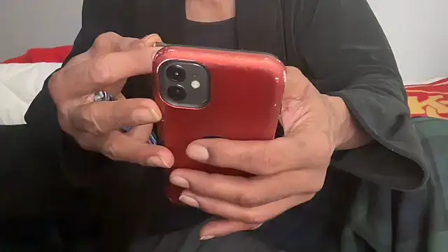 Snapshot of skarfosbabes69 chatting on 11/03/25, 05:20 skarfosbabes69 online show from 11/03/25, 05:20