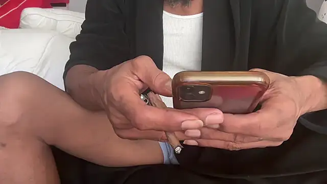 Snapshot of skarfosbabes69 chatting on 11/11/25, 08:47 skarfosbabes69 online show from 11/11/25, 08:47