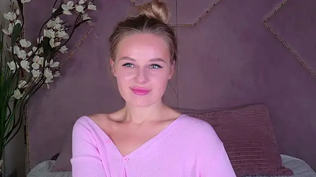 BeatriceEsmont online show from 02/24/25, 08:36