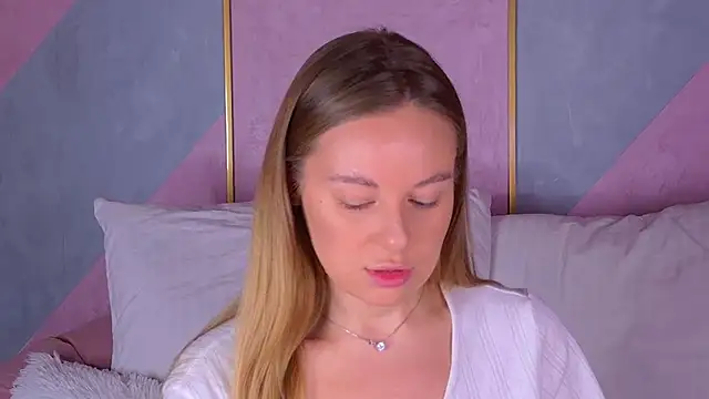 BeatriceEsmont online show from 10/30/25, 07:25