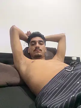 Snapshot of latin_bbc chatting on 11/18/25, 07:46 latin bbc online show from 11/18/25, 07:46