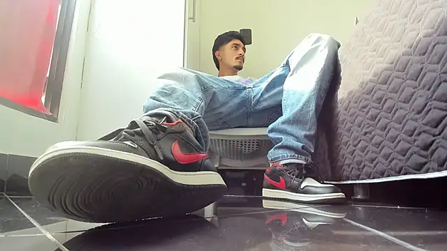 Snapshot of latin_bbc chatting on 11/24/25, 08:19 latin bbc online show from 11/24/25, 08:19