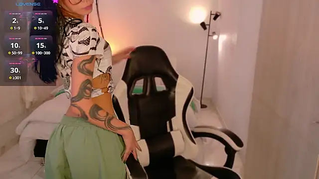 AnabelWolf online show from 12/17/25, 04:57