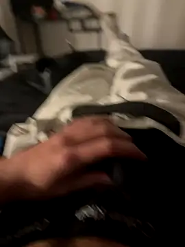 Snapshot of alixbg33 chatting on 12/05/24, 04:44 alixbg33 online show from 12/05/24, 04:44