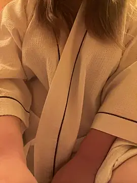 Snapshot of Remi_official chatting on 12/14/24, 07:25 Remi official online show from 12/14/24, 07:25