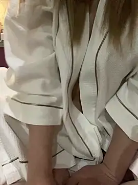 Snapshot of Remi_official chatting on 12/15/24, 02:05 Remi official online show from 12/15/24, 02:05