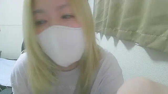 Snapshot of Remi_official chatting on 10/03/25, 09:12 Remi official online show from 10/03/25, 09:12