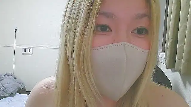 Snapshot of Remi_official chatting on 10/27/25, 08:35 Remi official online show from 10/27/25, 08:35