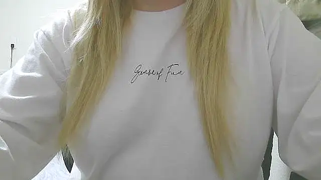 Snapshot of Remi_official chatting on 10/30/25, 10:06 Remi official online show from 10/30/25, 10:06