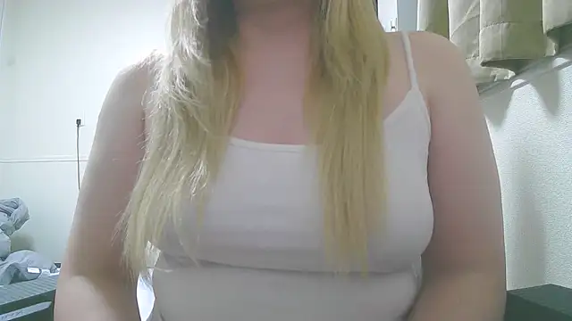 Snapshot of Remi_official chatting on 11/12/25, 11:21 Remi official online show from 11/12/25, 11:21