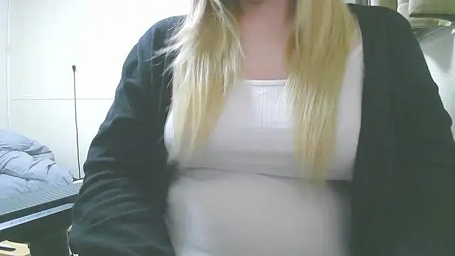 Snapshot of Remi_official chatting on 11/20/25, 10:04 Remi official online show from 11/20/25, 10:04