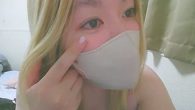 Snapshot of Remi_official chatting on 11/28/25, 08:55 Remi official online show from 11/28/25, 08:55