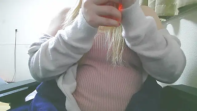 Snapshot of Remi_official chatting on 12/04/25, 10:13 Remi official online show from 12/04/25, 10:13