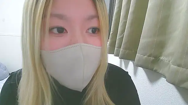 Snapshot of Remi_official chatting on 12/15/25, 09:08 Remi official online show from 12/15/25, 09:08