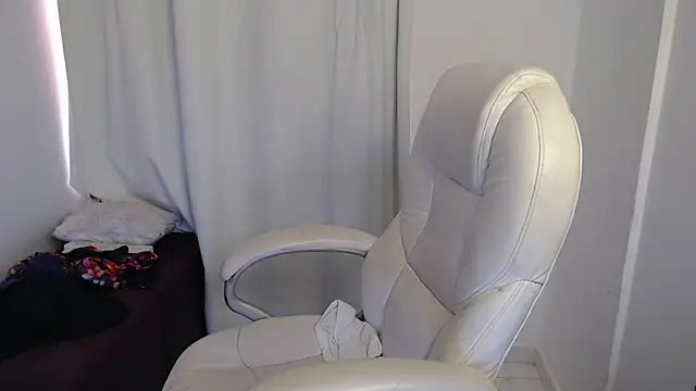 Xileny-Halliwey online show from 10/17/25, 06:32