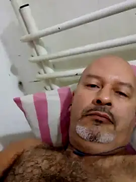Snapshot of Juan_45 chatting on 06/15/26, 01:24 Juan 45 online show from 06/15/26, 01:24