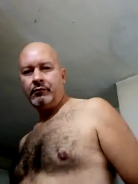 Snapshot of Juan_45 chatting on 06/19/26, 12:31 Juan 45 online show from 06/19/26, 12:31