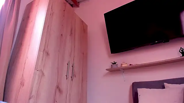 sofiaVelez01 online show from 06/02/26, 03:58