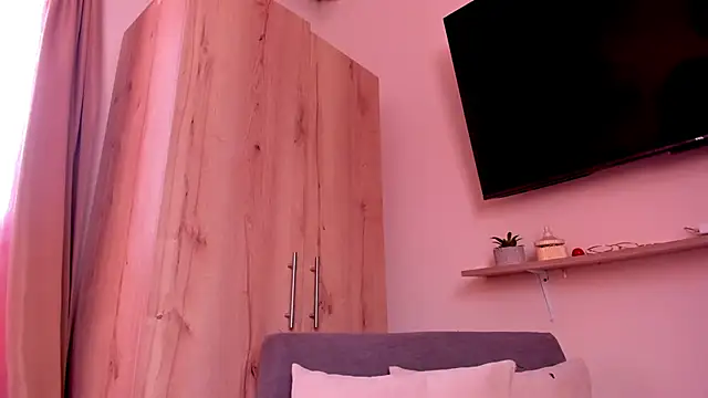 Snapshot of sofiaVelez01 chatting on 06/14/26, 04:42 sofiaVelez01 online show from 06/14/26, 04:42
