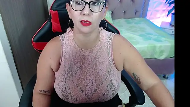 Snapshot of ashleylove_prg chatting on 12/29/24, 06:45 ashleylove prg online show from 12/29/24, 06:45