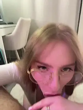 Snapshot of CaseyCumFace chatting on 02/28/25, 10:06 CaseyCumFace online show from 02/28/25, 10:06