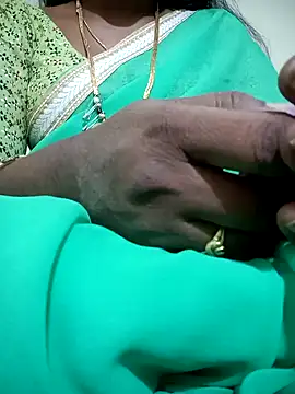 Snapshot of Cute-chinny chatting on 02/08/25, 01:33 Cute-chinny online show from 02/08/25, 01:33